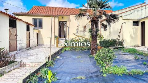 Moradia V3 com garagem para um carro, em Terroso