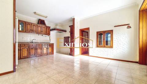 Moradia V3 com garagem para um carro, em Terroso