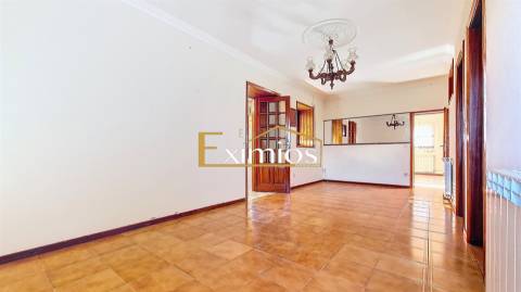 Moradia V3 com garagem para um carro, em Terroso
