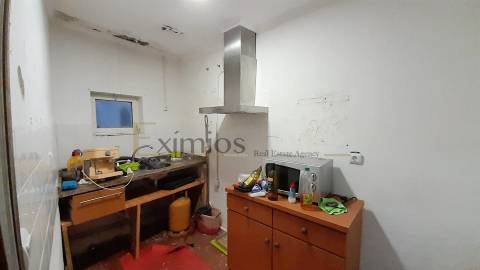 Moradia com Terreno de 5000 m2 para restauro em Lavra