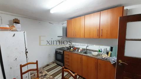 Moradia com Terreno de 5000 m2 para restauro em Lavra