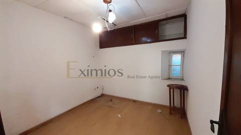 Moradia com Terreno de 5000 m2 para restauro em Lavra