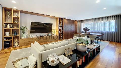 Apartamento T3 com terraço e garagem para 2 carros, na Póvoa de Varzim