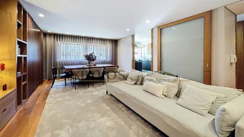 Apartamento T3 com terraço e garagem para 2 carros, na Póvoa de Varzim