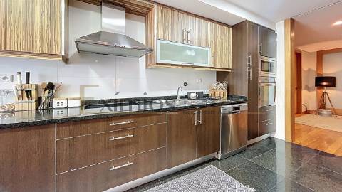 Apartamento T3 com terraço e garagem para 2 carros, na Póvoa de Varzim