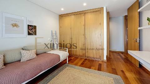 Apartamento T3 com terraço e garagem para 2 carros, na Póvoa de Varzim