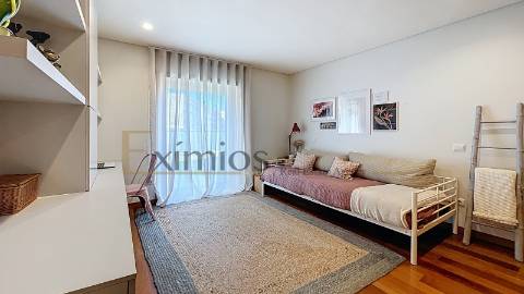Apartamento T3 com terraço e garagem para 2 carros, na Póvoa de Varzim