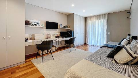 Apartamento T3 com terraço e garagem para 2 carros, na Póvoa de Varzim