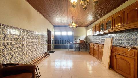 Moradia V3 com garagem para dois carros, em Beiriz