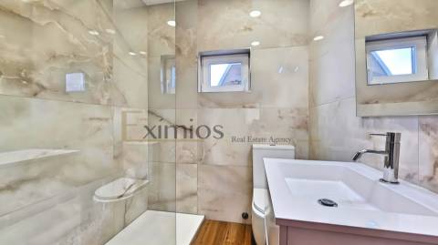 Moradia V3 remodelada, localizada em Balazar