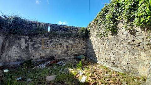 Moradia Centenária, próxima ao Metro de Santa Clara