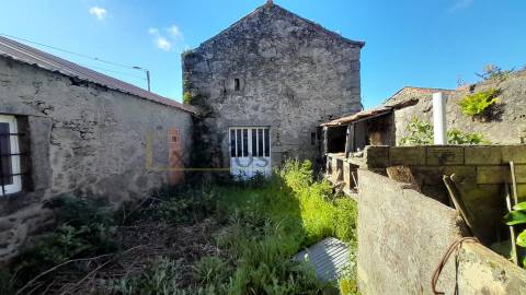 Moradia Centenária, próxima ao Metro de Santa Clara