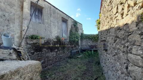 Moradia Centenária, próxima ao Metro de Santa Clara