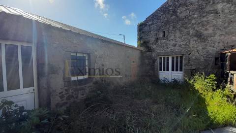 Moradia Centenária, próxima ao Metro de Santa Clara