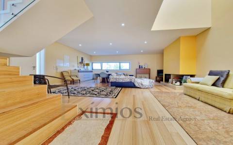 Moradia isolada V2+1 de arquitetura moderna, em Argivai