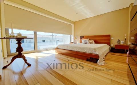 Moradia isolada V2+1 de arquitetura moderna, em Argivai