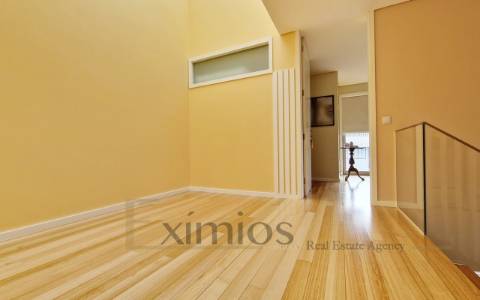 Moradia isolada V2+1 de arquitetura moderna, em Argivai