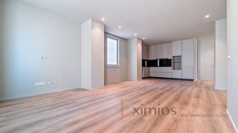 Apartamento T3 remodelado, em 2ª linha de praia, na Póvoa de Varzim