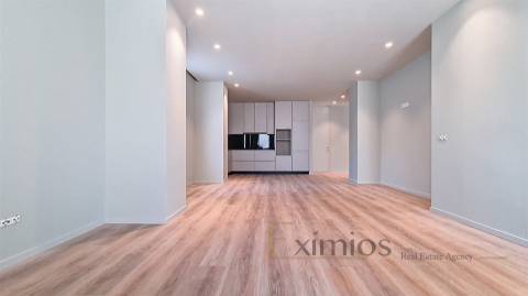 Apartamento T3 remodelado, em 2ª linha de praia, na Póvoa de Varzim