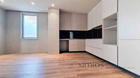 Apartamento T3 remodelado, em 2ª linha de praia, na Póvoa de Varzim