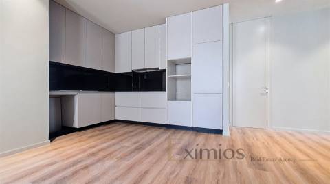 Apartamento T3 remodelado, em 2ª linha de praia, na Póvoa de Varzim