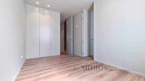 Apartamento T3 remodelado, em 2ª linha de praia, na Póvoa de Varzim
