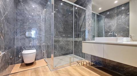 Apartamento T3 remodelado, em 2ª linha de praia, na Póvoa de Varzim