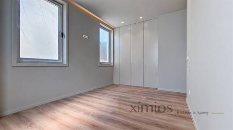 Apartamento T3 remodelado, em 2ª linha de praia, na Póvoa de Varzim