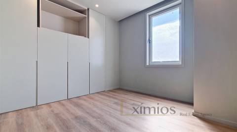 Apartamento T3 remodelado, em 2ª linha de praia, na Póvoa de Varzim