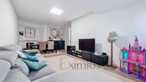 Apartamento T4, remodelado, no centro da Póvoa de Varzim