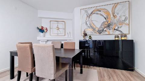 Apartamento T4, remodelado, no centro da Póvoa de Varzim