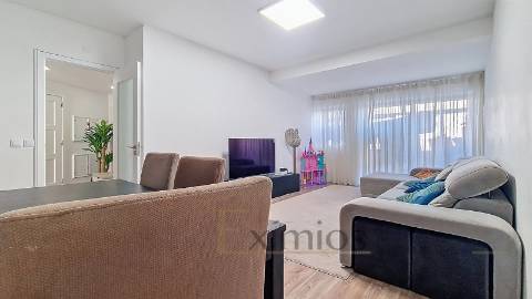 Apartamento T4, remodelado, no centro da Póvoa de Varzim