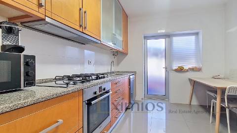 Apartamento T4, remodelado, no centro da Póvoa de Varzim