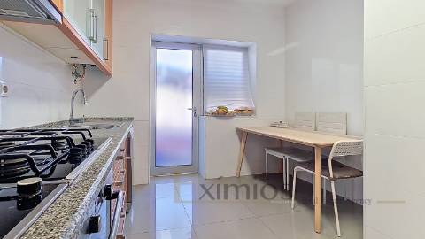 Apartamento T4, remodelado, no centro da Póvoa de Varzim