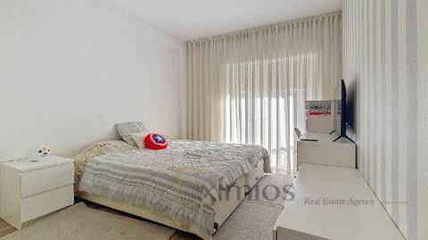 Apartamento T4, remodelado, no centro da Póvoa de Varzim