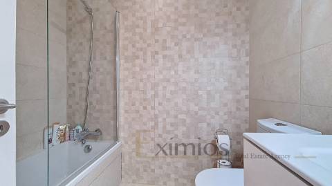 Apartamento T4, remodelado, no centro da Póvoa de Varzim