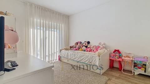 Apartamento T4, remodelado, no centro da Póvoa de Varzim