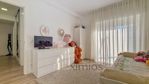 Apartamento T4, remodelado, no centro da Póvoa de Varzim