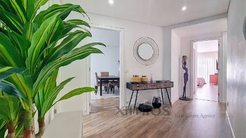 Apartamento T4, remodelado, no centro da Póvoa de Varzim