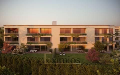 Apartamento T4, em construção, na Foz do Porto