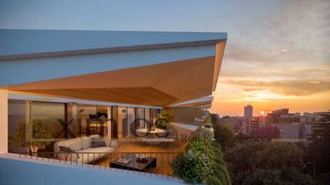Apartamento T4 Duplex, em construção, no centro do Porto