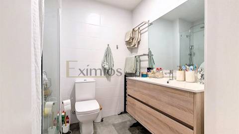 Apartamento T2 com garagem para dois carros, em Gião