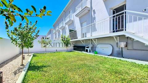 Apartamento T2 com garagem para dois carros, em Gião