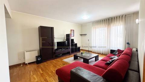 Apartamento T2 com garagem, no centro da Póvoa de Varzim