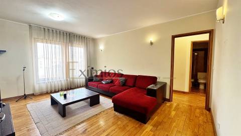 Apartamento T2 com garagem, no centro da Póvoa de Varzim