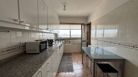 Apartamento T2 com garagem, no centro da Póvoa de Varzim