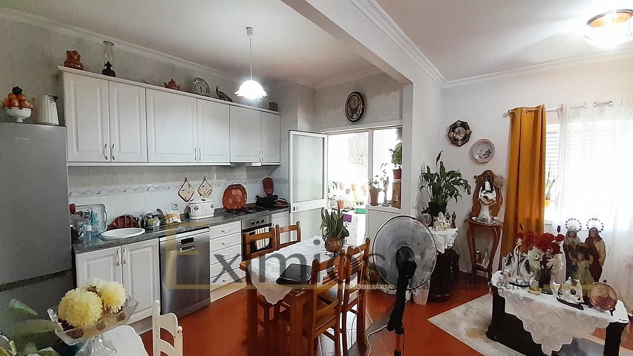Apartamento T2 com garagem, em Santo Tirso