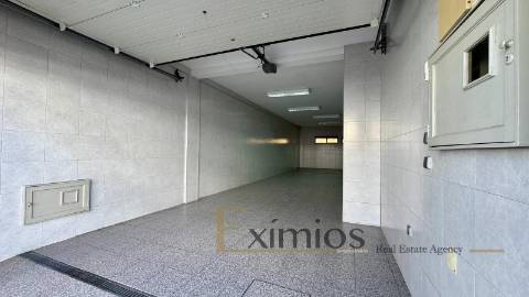 Loja ampla, para venda, em Vila do Conde