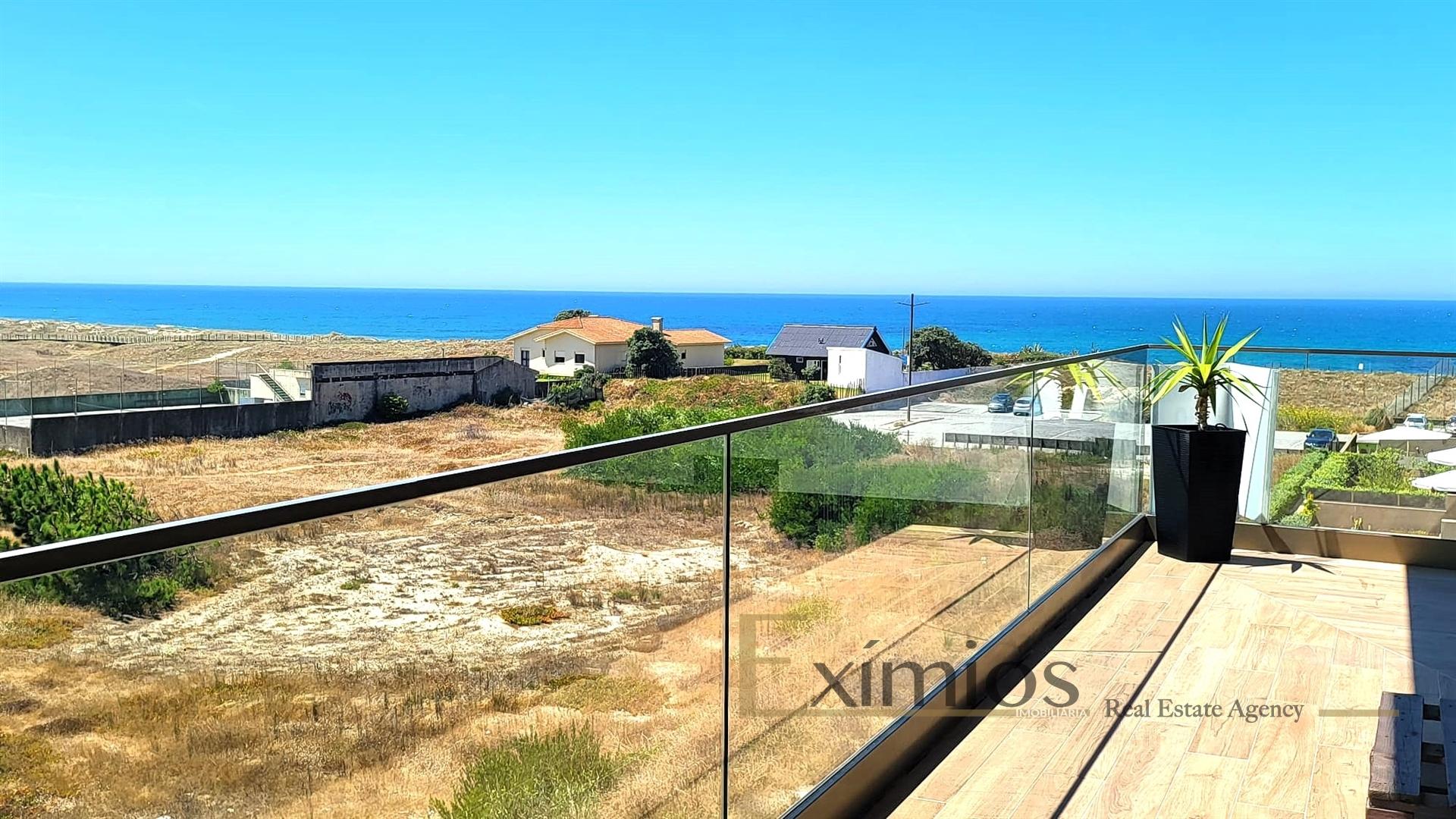 Apartamento T3 com vistas de mar e Reserva Natural, em Árvore