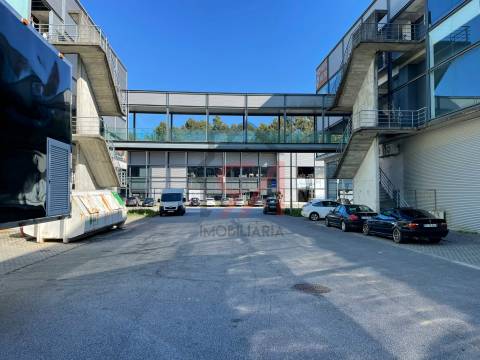 Armazém  Venda em Frazão Arreigada,Paços de Ferreira